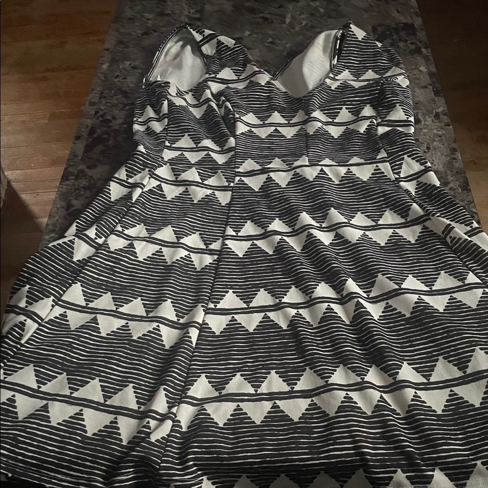 H&M Black and White Patterned Dress